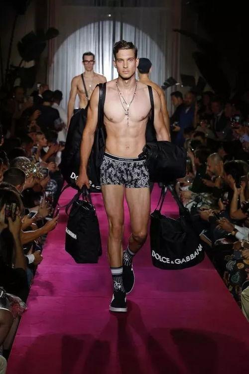 男模的秘密在线观看,探寻男模背后的秘密生活 第2张 男模的秘密在线观看,探寻男模背后的秘密生活 第2张